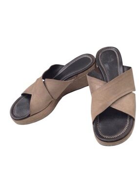 Donald J. Pliner Crisscross Metallic Sandal. Size 8